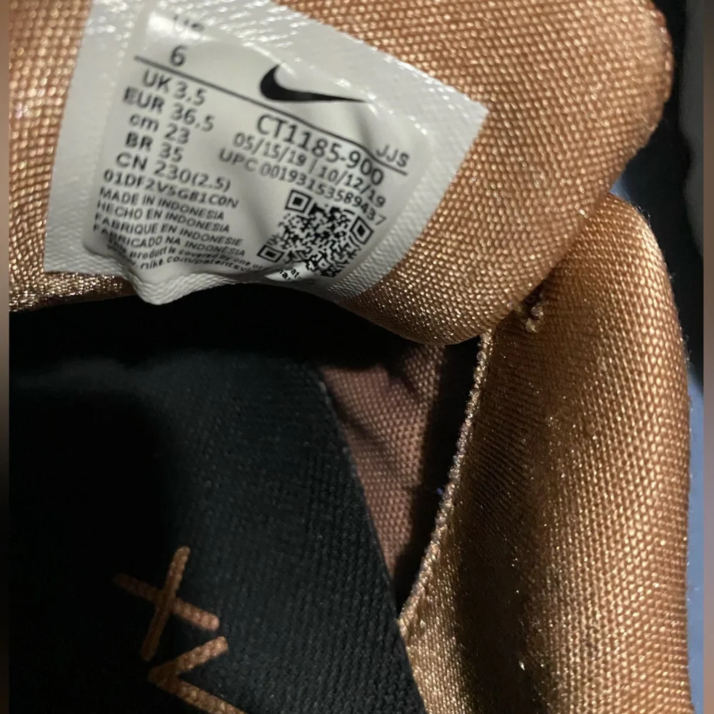 Nike Women’s Brown and Black Sneakers Size 6